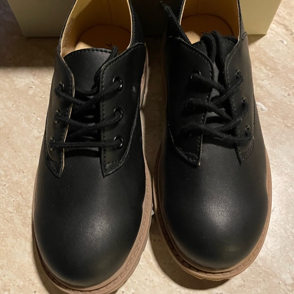 Rylee + Cru Black and Tan Kids Dress Shoes - Picture 2 of 5